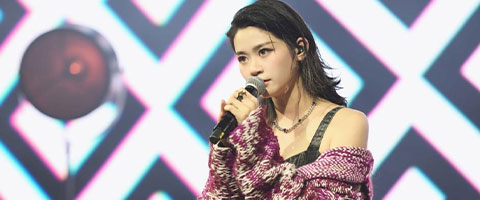 Kirsty Liu singing live on a Chinese music competition TV program